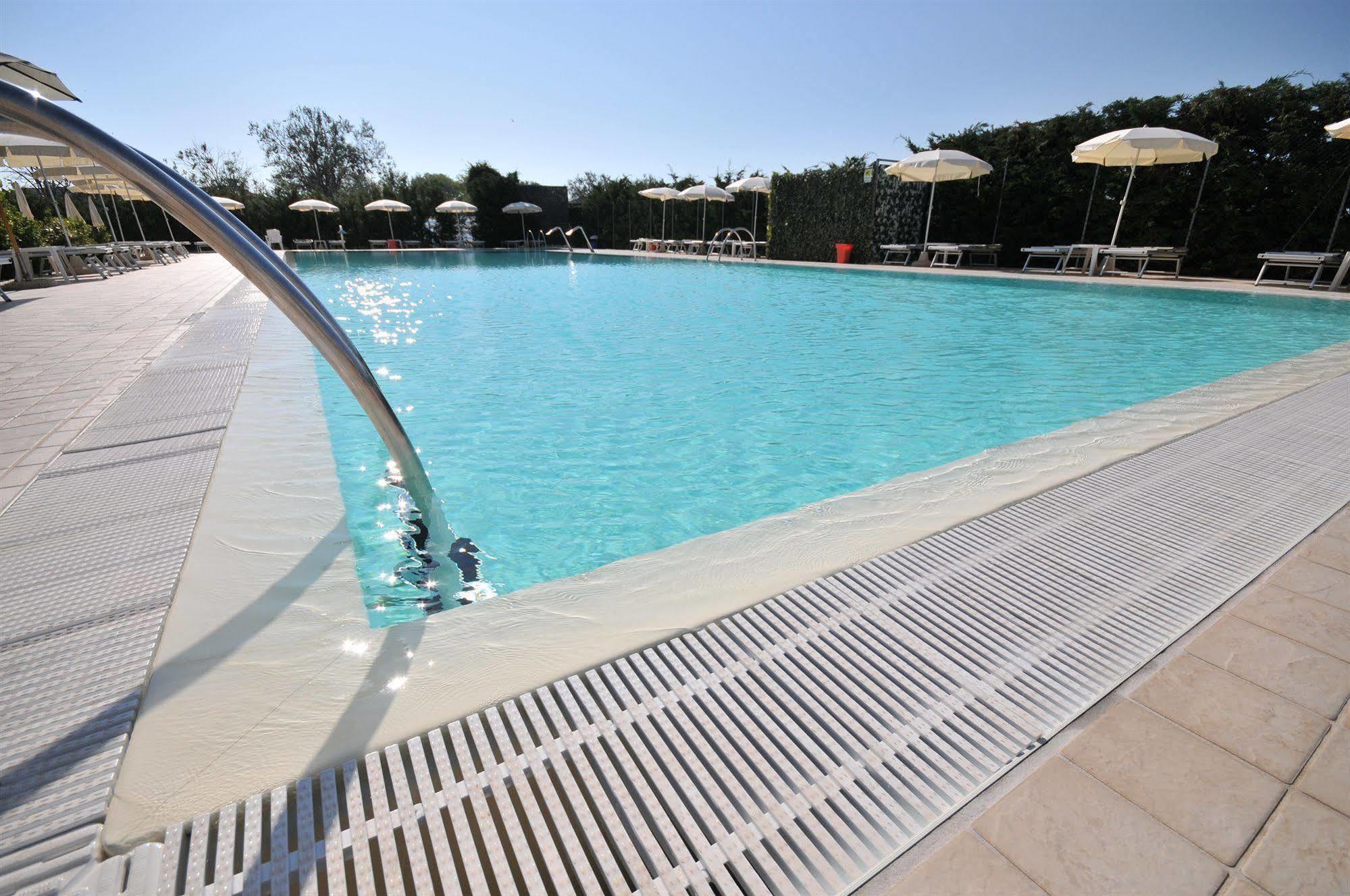 Residence Cleo Llido Degli Estensi Zewnętrze zdjęcie