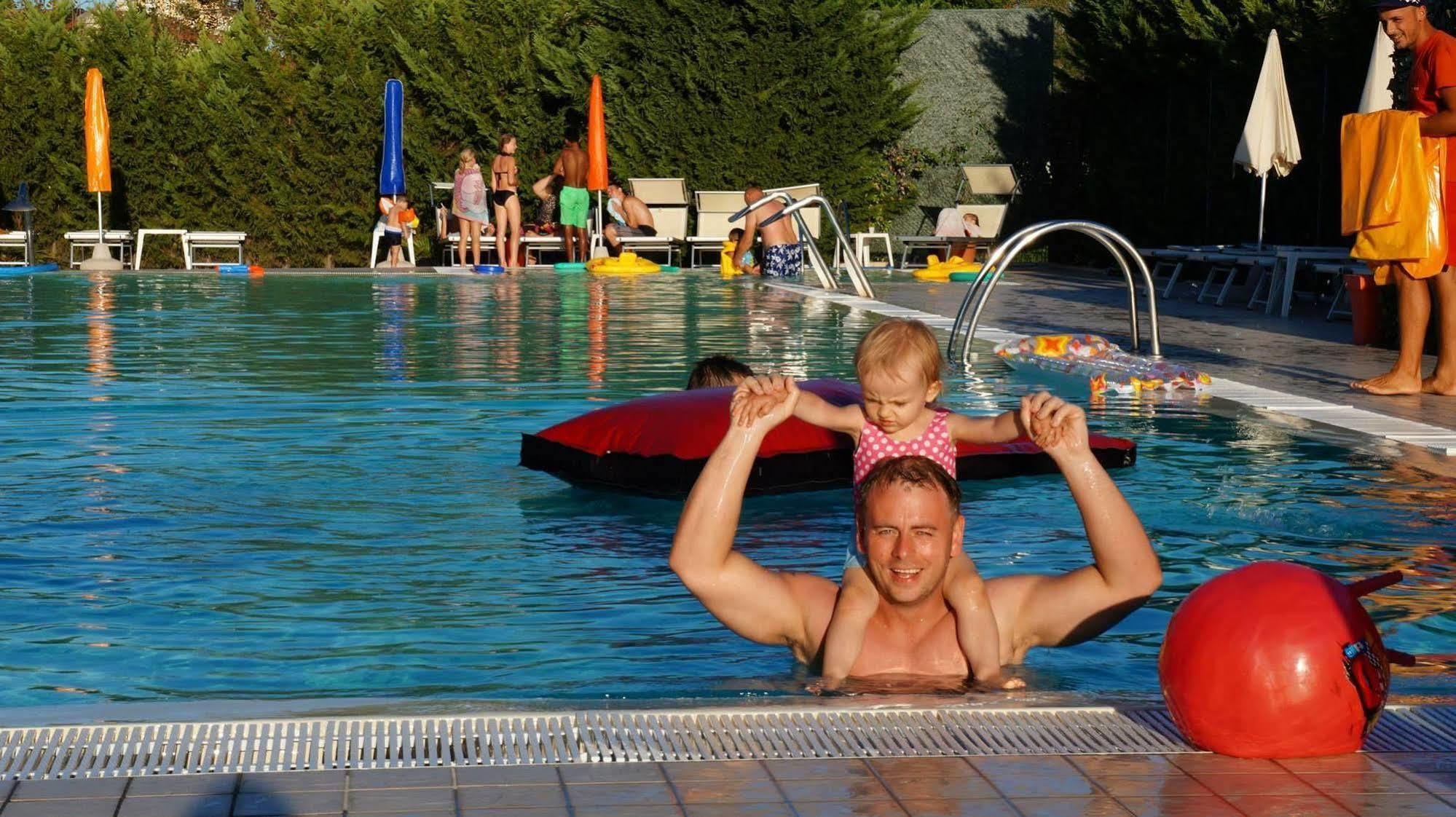 Residence Cleo Llido Degli Estensi Zewnętrze zdjęcie